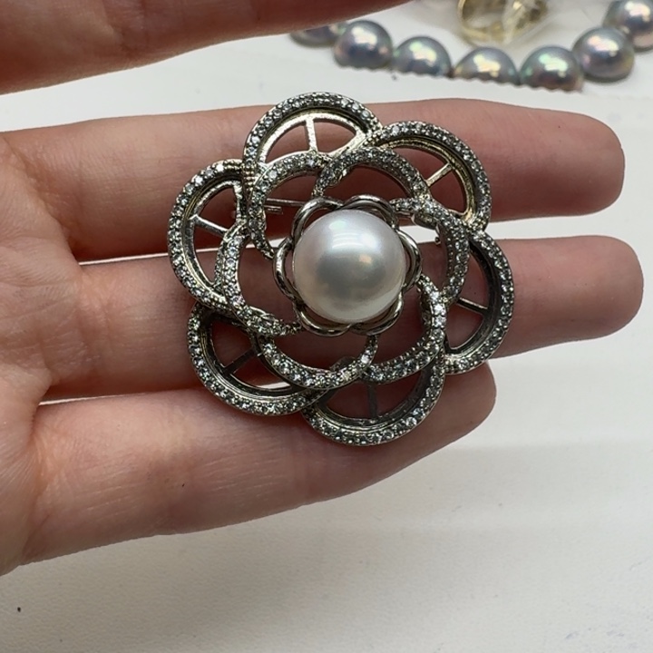 未镶嵌胸饰海水珍珠