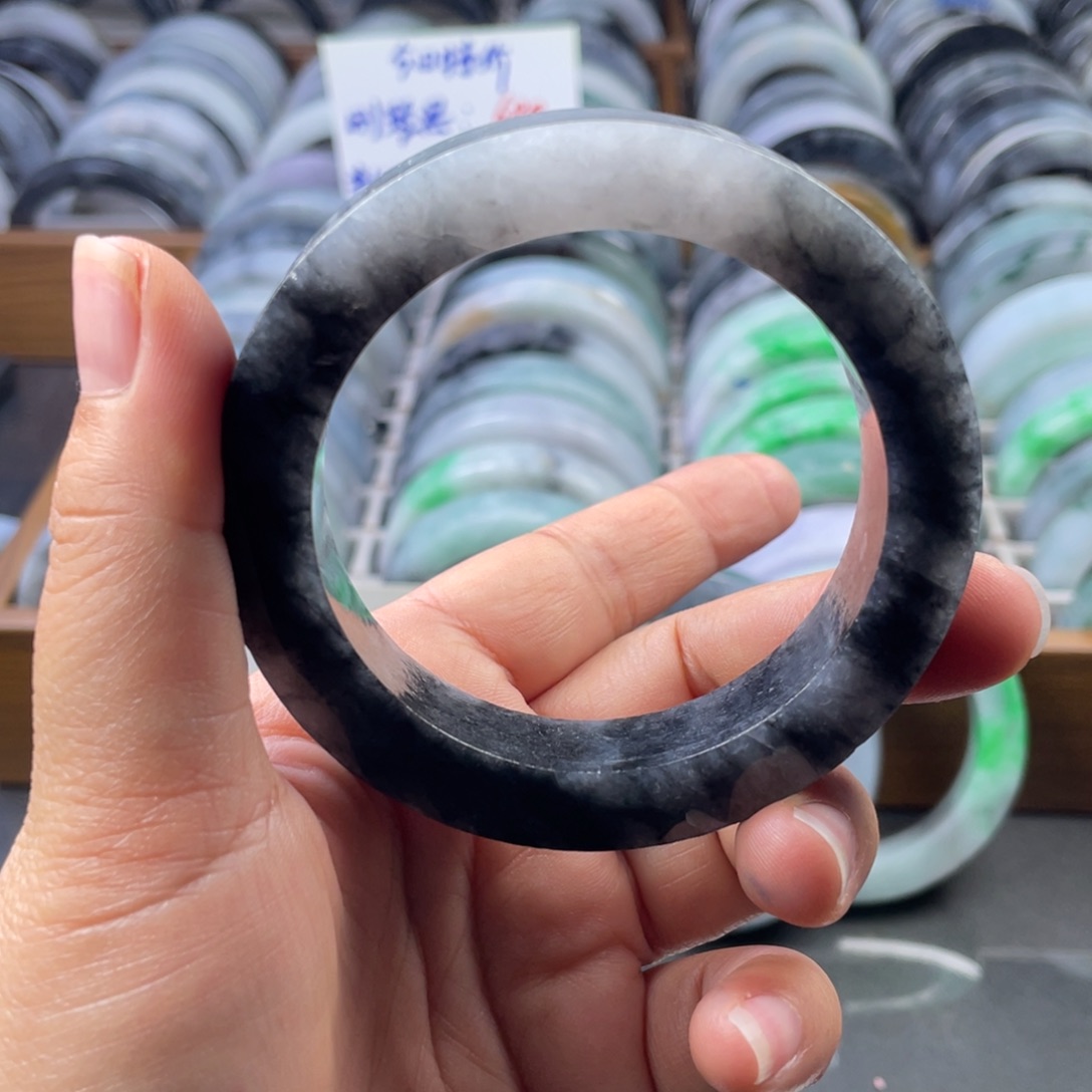 定制翡翠未镶嵌翡翠手镯