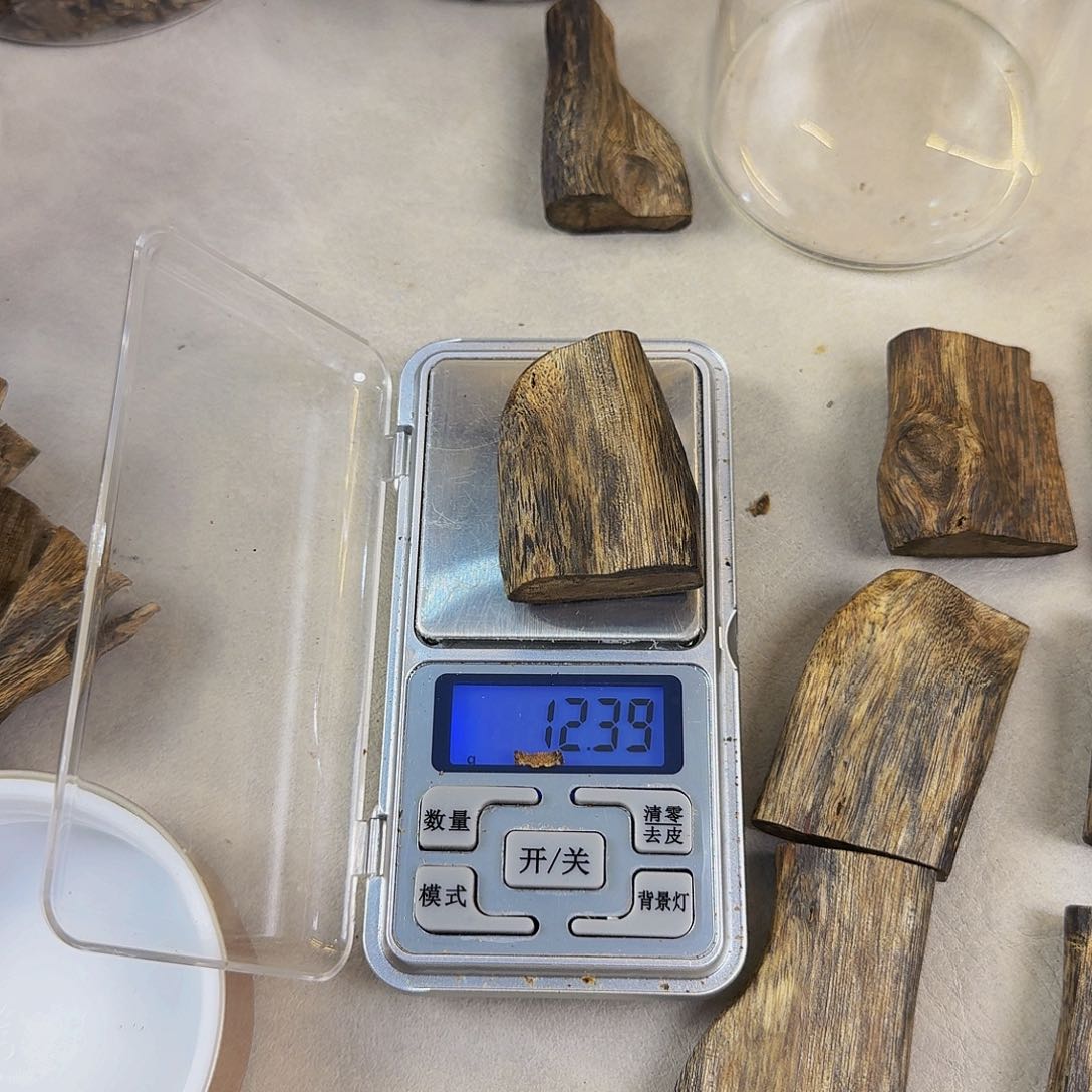 沉香沉香碎屑解*海南白奇素牌12克