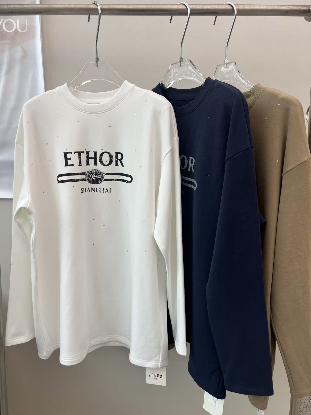 LEESS.赛团购钻抓绒字母长袖（no退，支持换款换码）