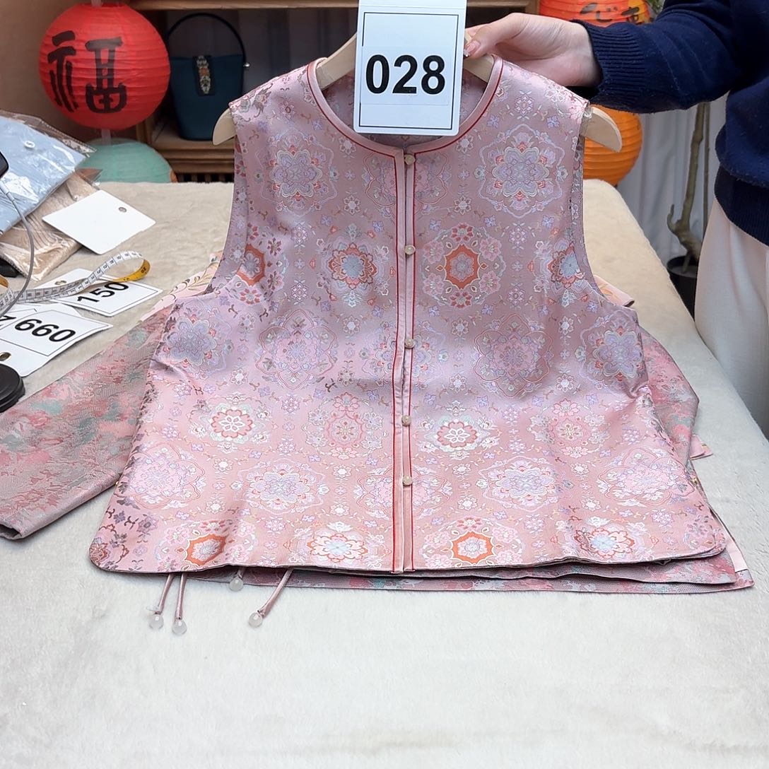 刺绣96胸围对襟马甲，56衣长