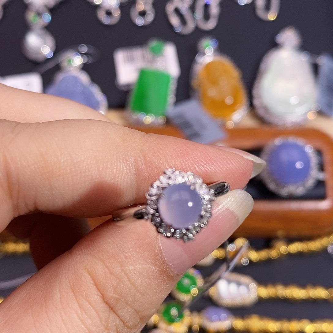 翡翠戒指18K金镶嵌蛋面