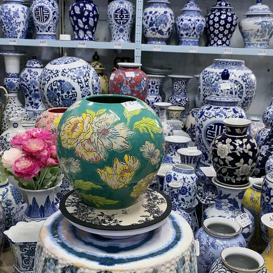 【闪购商品】摆件大肚瓶瓷器摆件………………………………