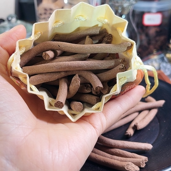 泥塑人参碎料条香包