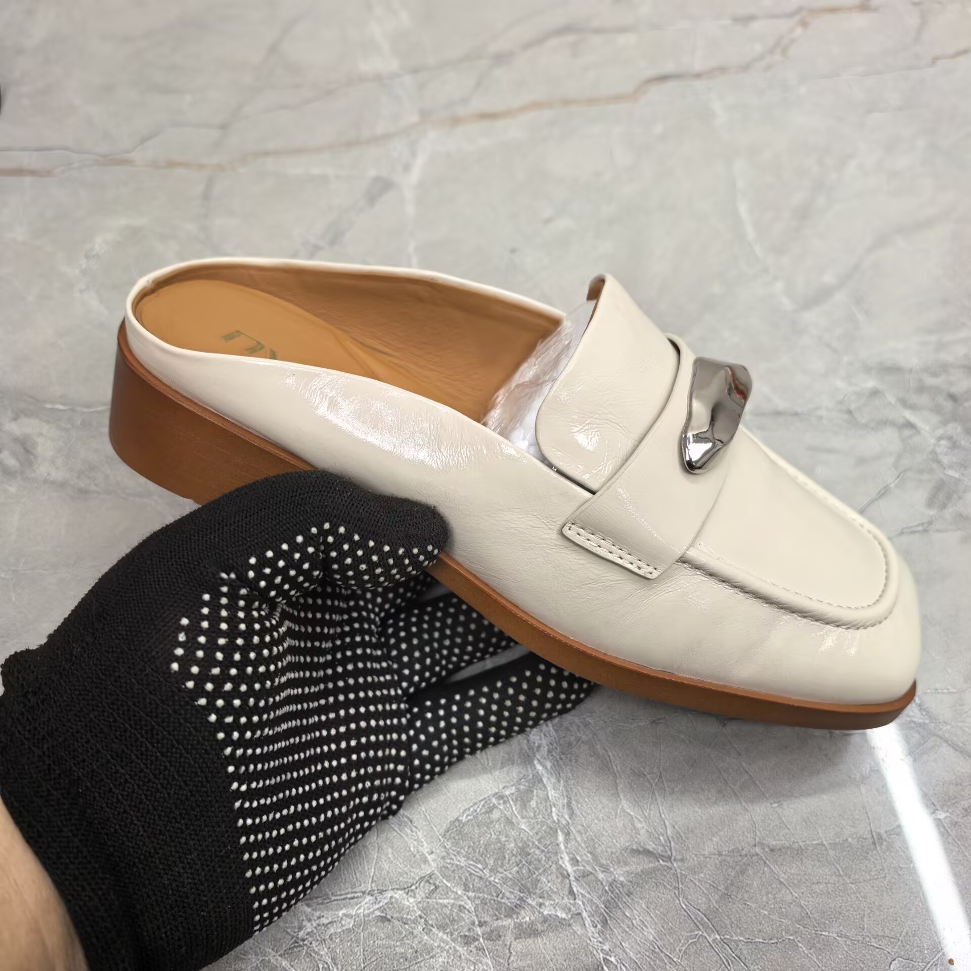 单鞋女（牛皮）21093 孤品f区 37码