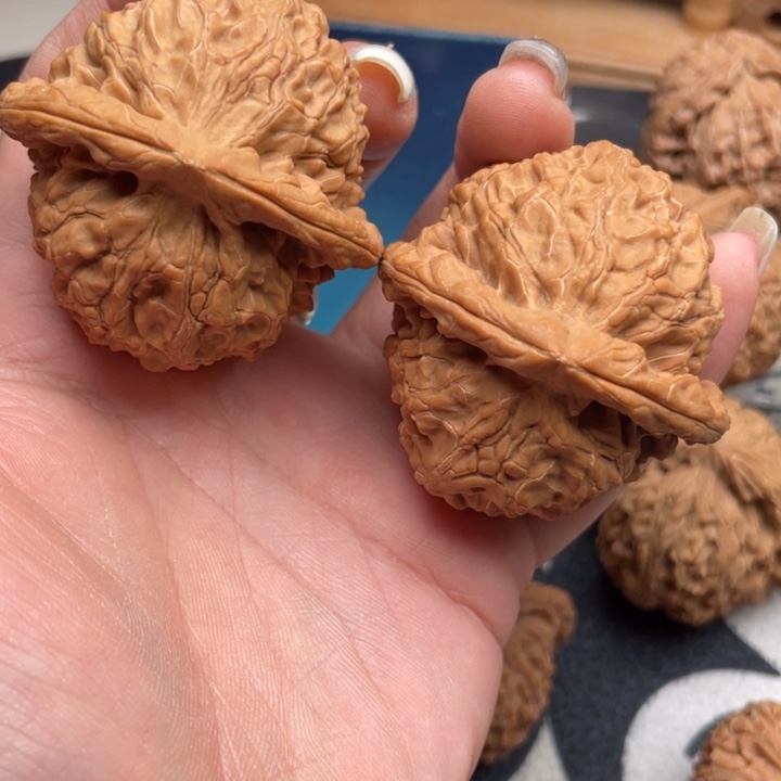 文玩核桃把件吉**字金麒麟