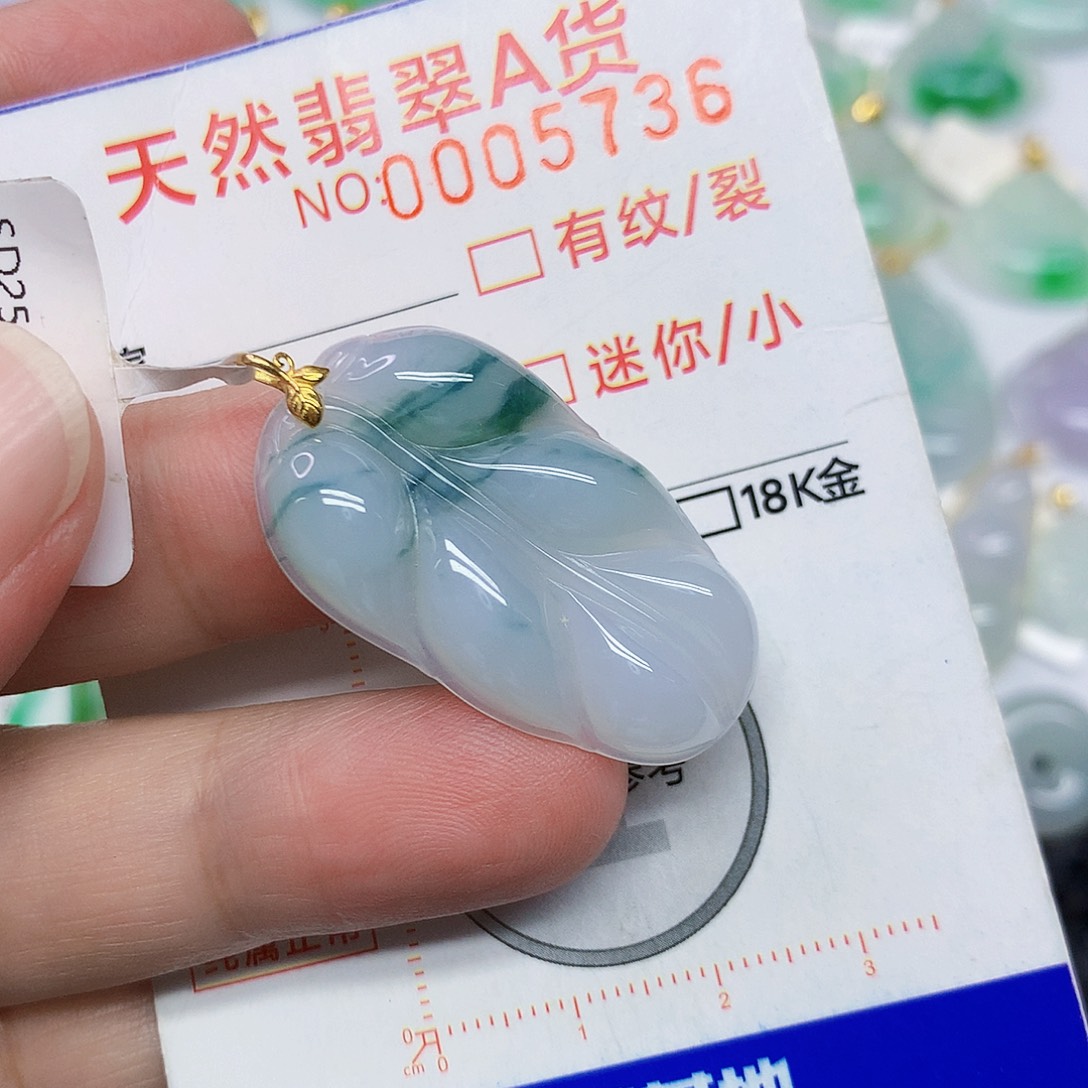 颈饰18K金镶嵌翡翠叶子