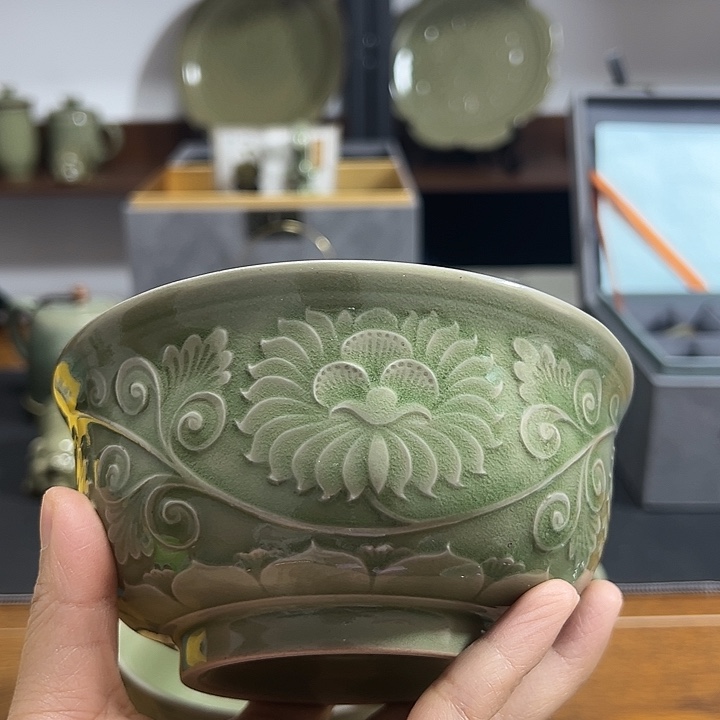 耀州窑青釉团菊碗1只