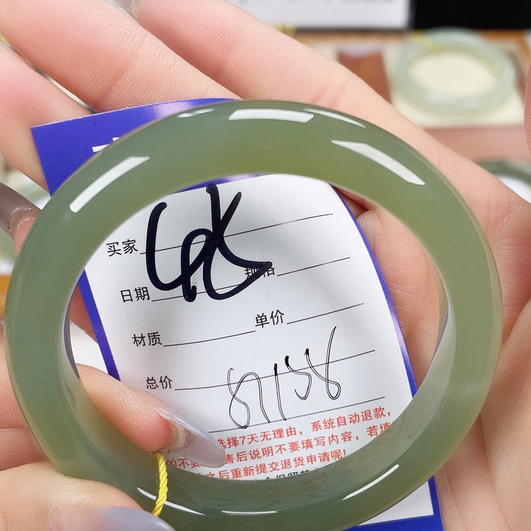 和田玉手镯未镶嵌