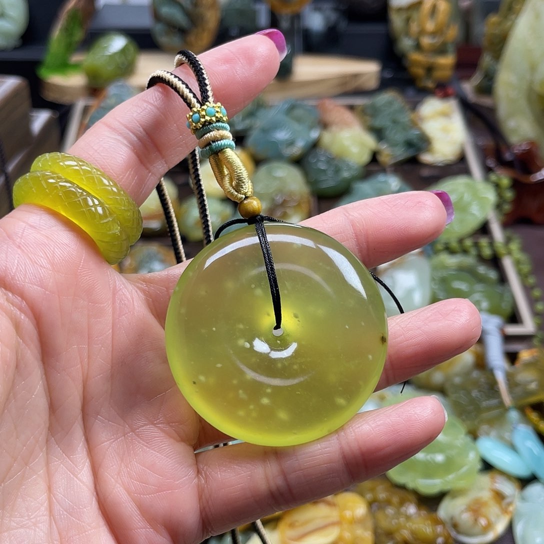 蛇纹石玉颈饰未镶嵌辽阳花玉平安扣