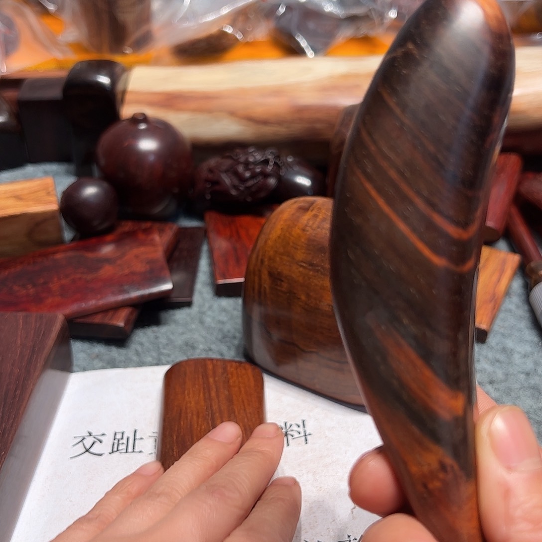 交趾黄檀（大红酸枝）听**方