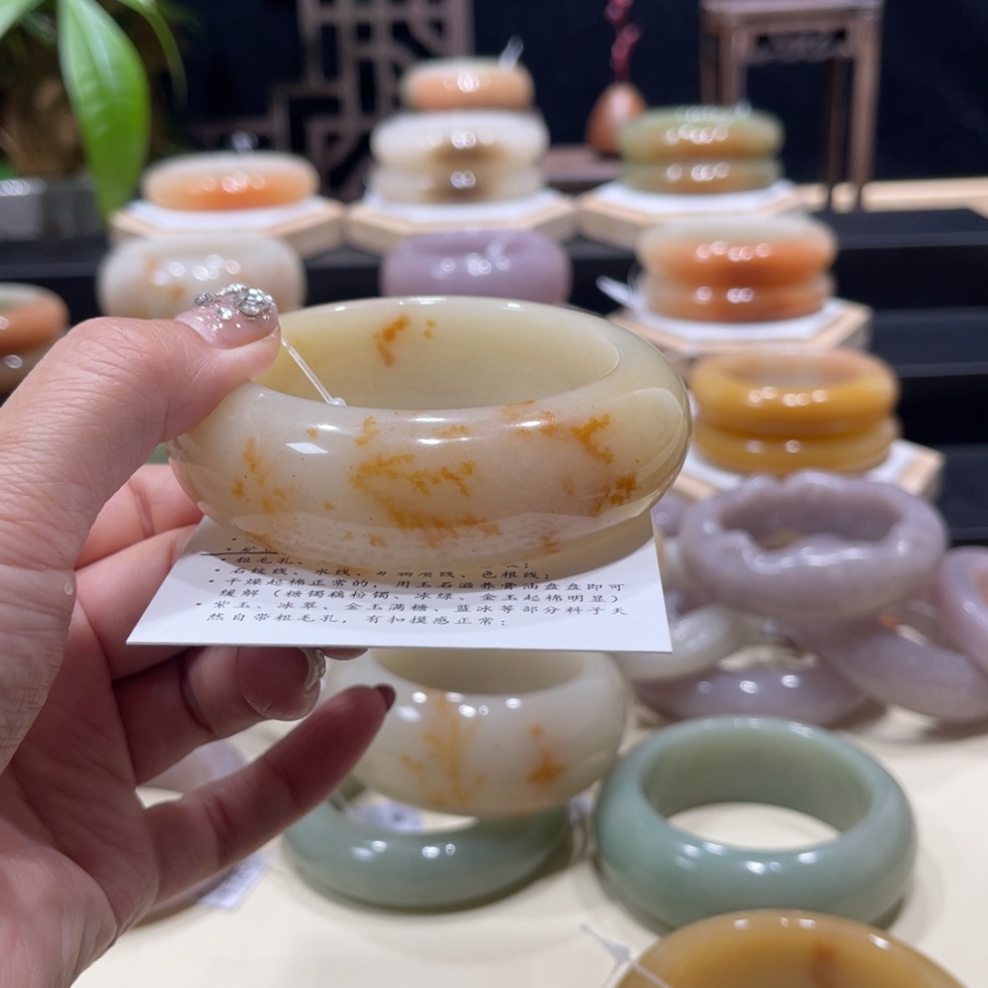 石英质玉手镯未镶嵌小*辣