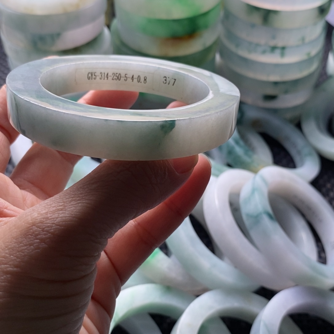 定制翡翠手镯未镶嵌@*