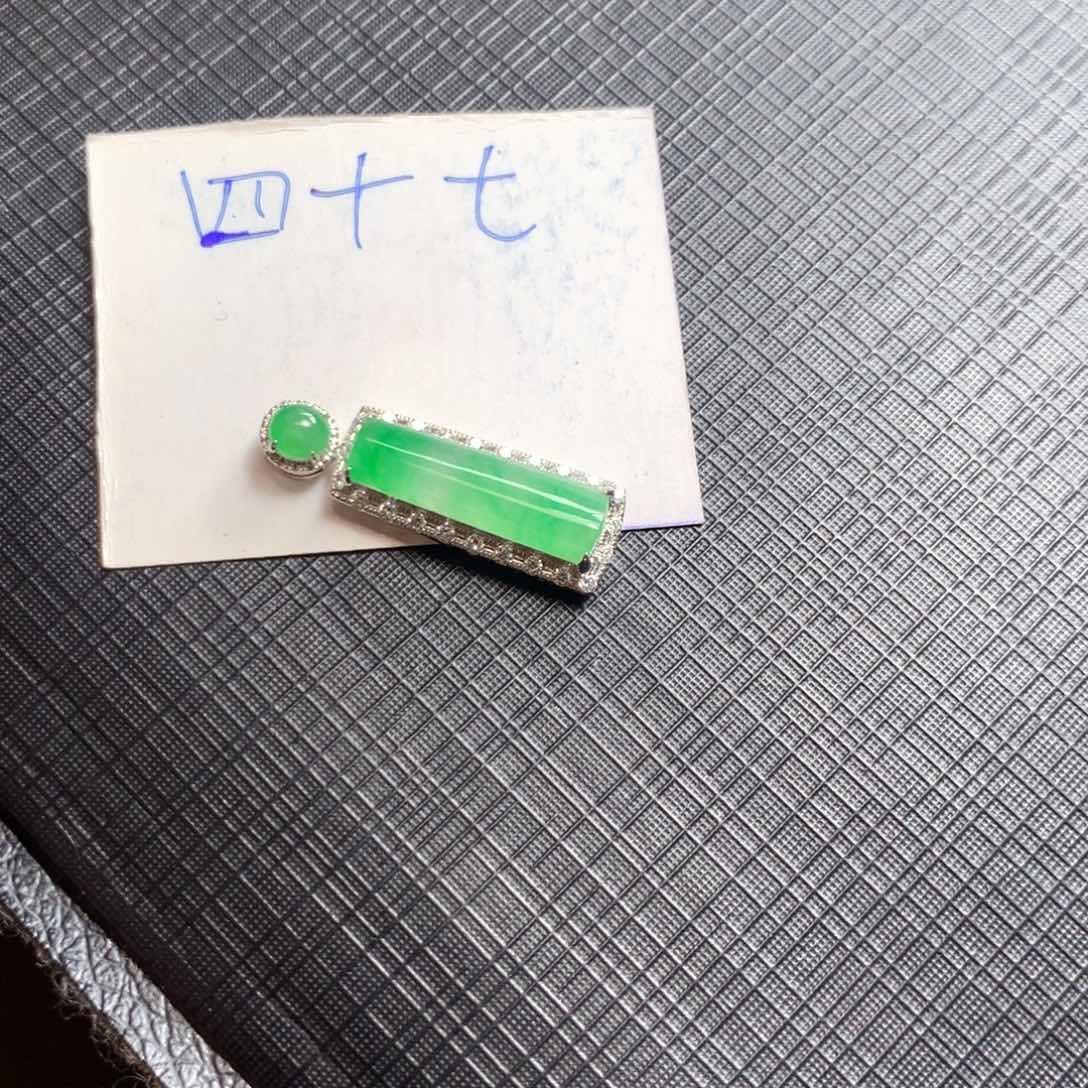 颈饰18K金镶嵌翡翠翡翠