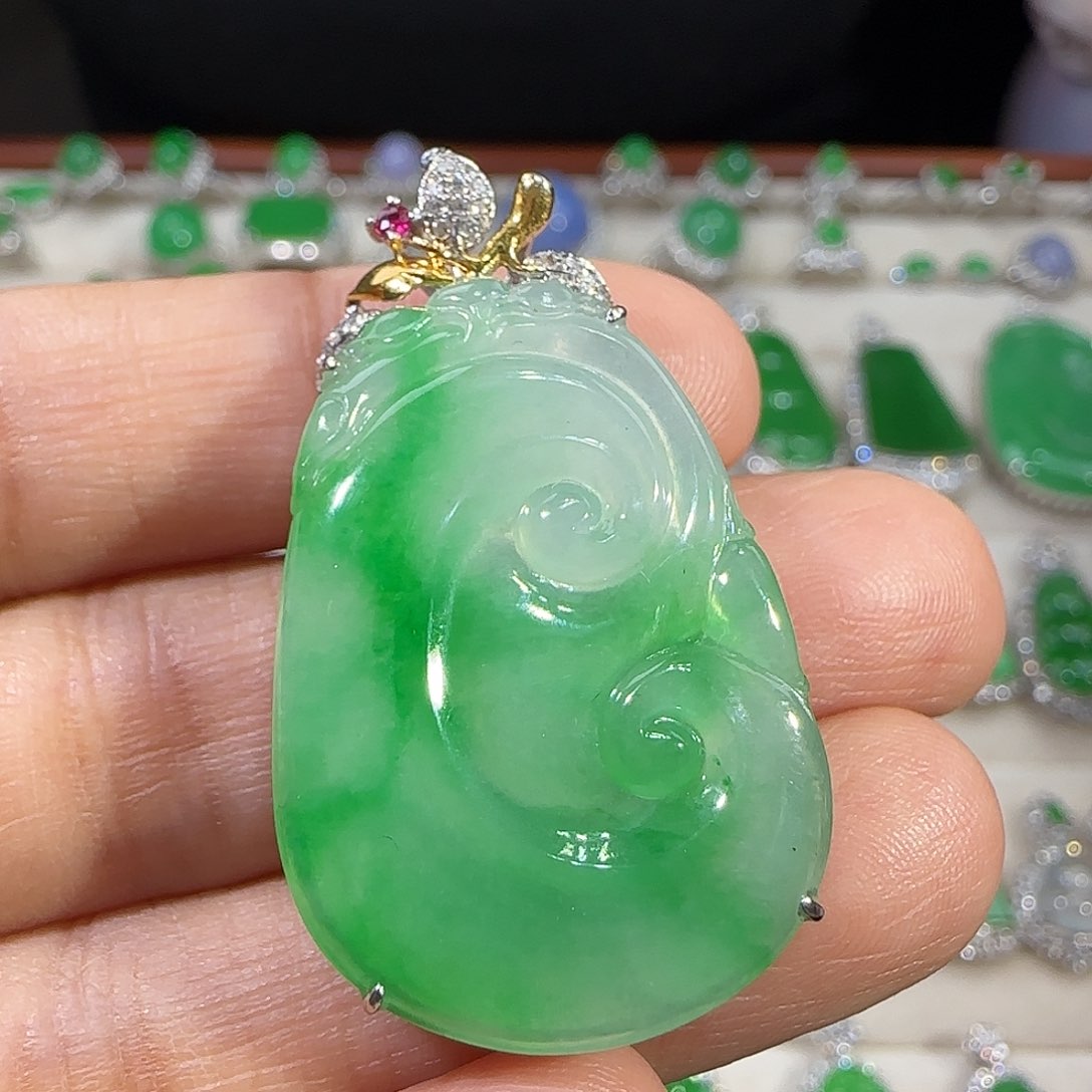 翡翠吊坠(不含链)18K金镶嵌