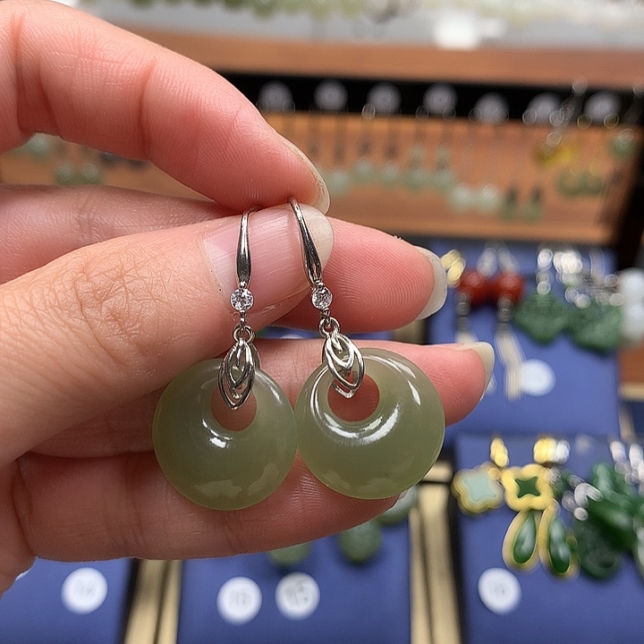 和田玉银S925镶嵌耳饰平安扣17.6左右晴水绿