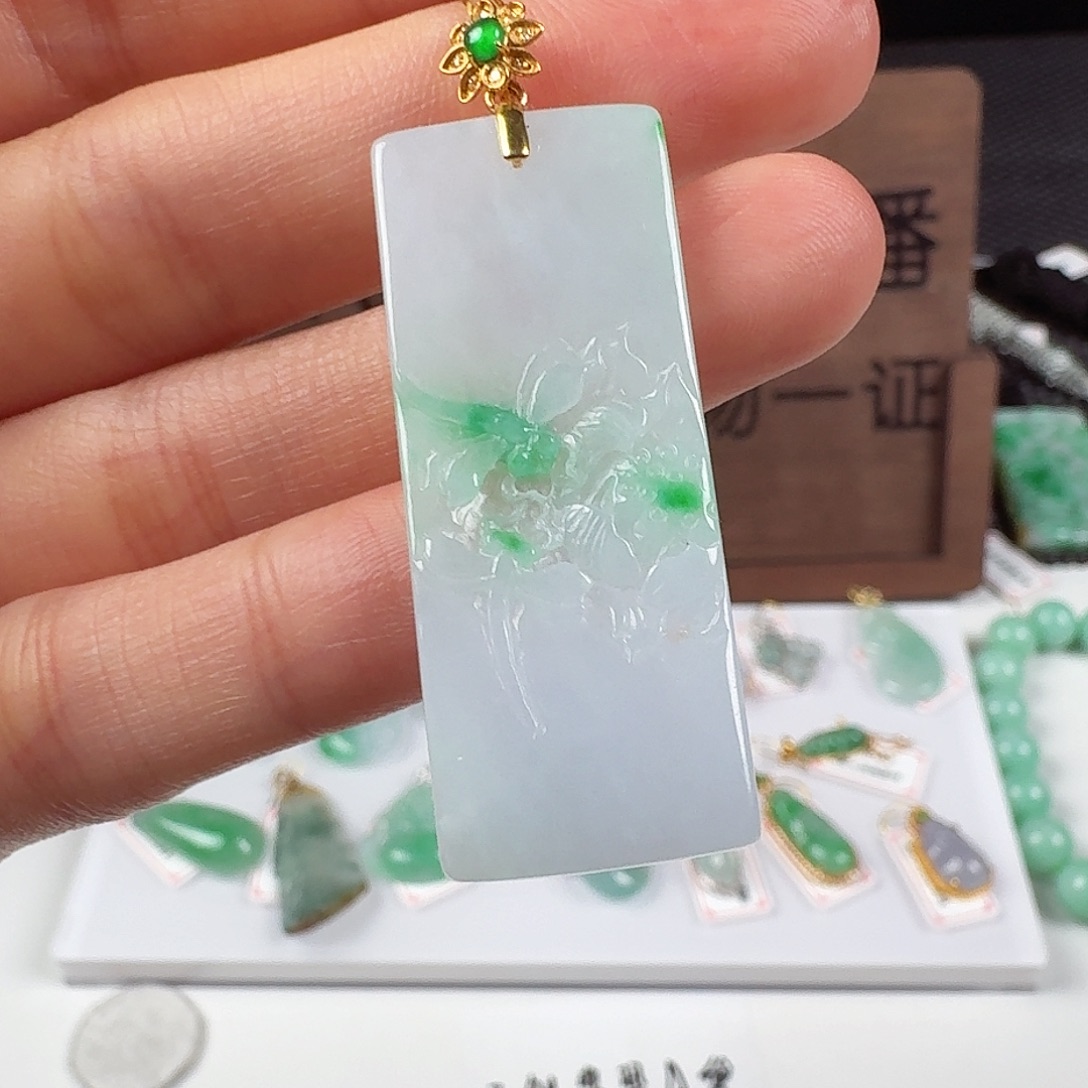 翡翠18K金镶嵌颈饰