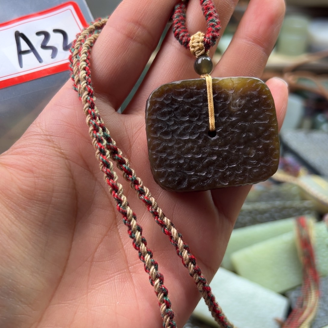 和田玉（糖玉）未镶嵌颈饰