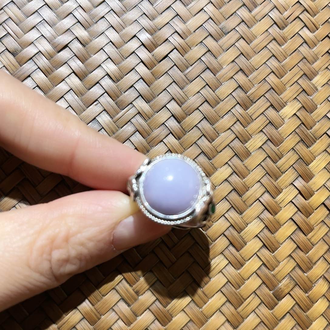 翡翠戒指合金个性十足