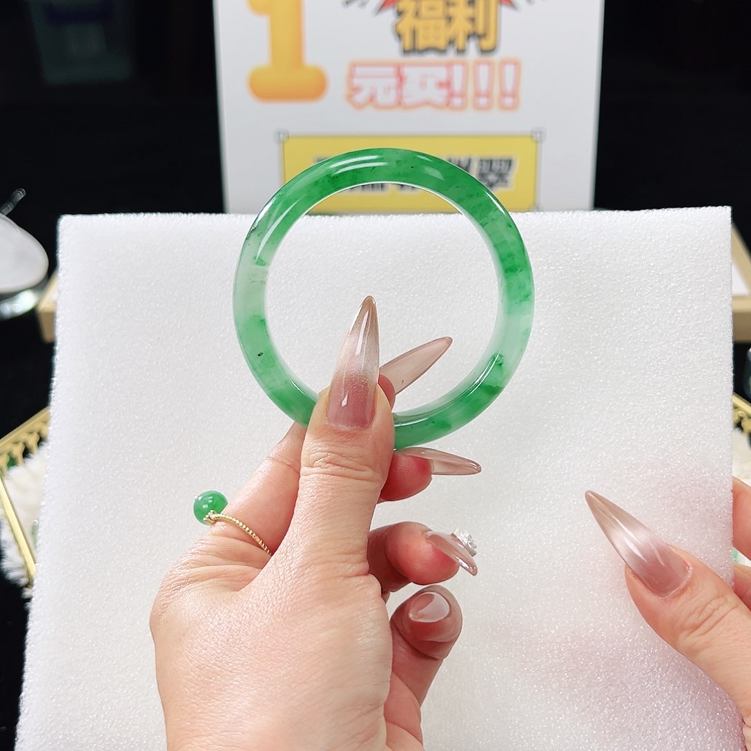 石英质玉手镯未镶嵌