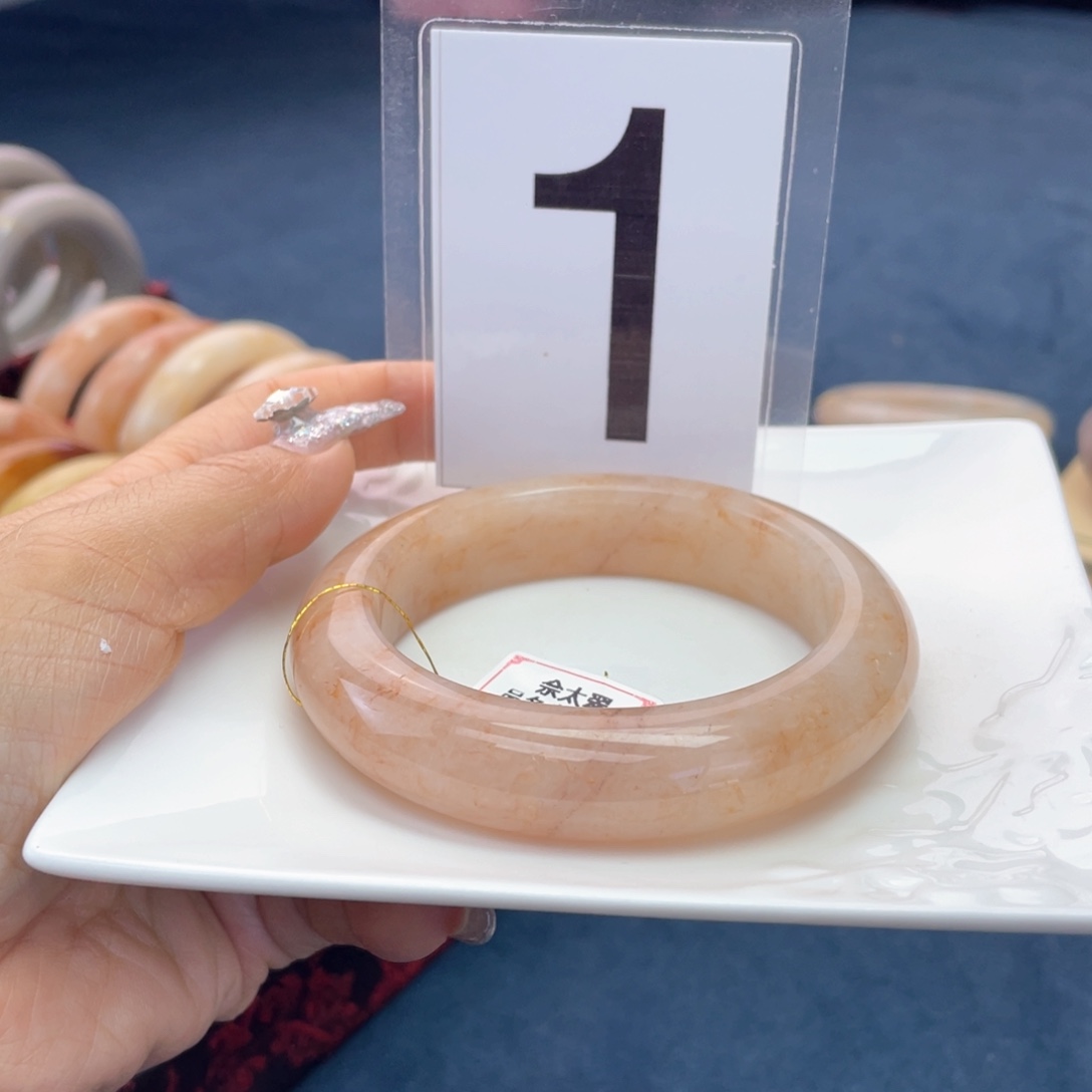 石英岩玉未镶嵌手镯