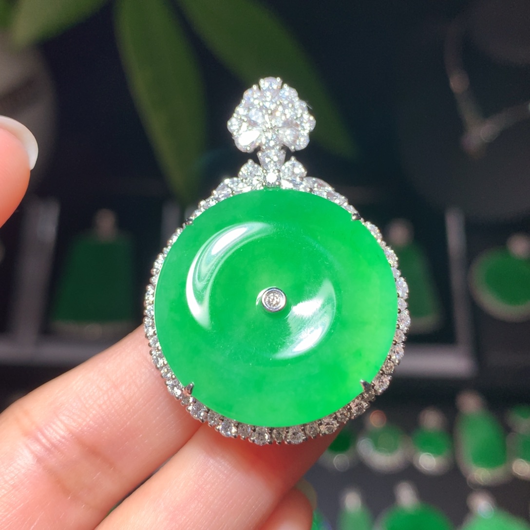 翡翠颈饰18K金镶嵌翡翠