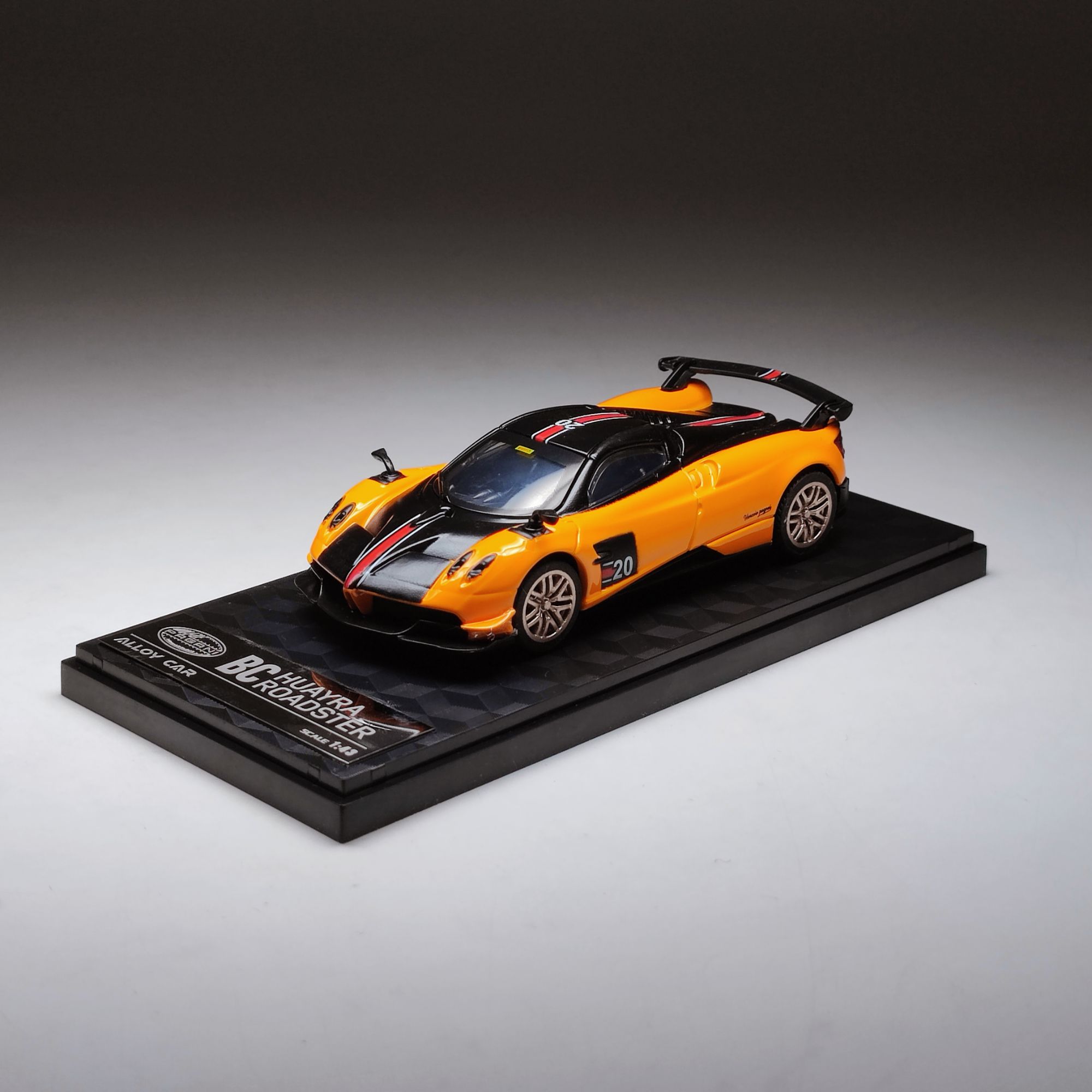 【车载旋转摆件】帕加尼花雅1:43合金汽车模型车载潮玩创意礼品摆件