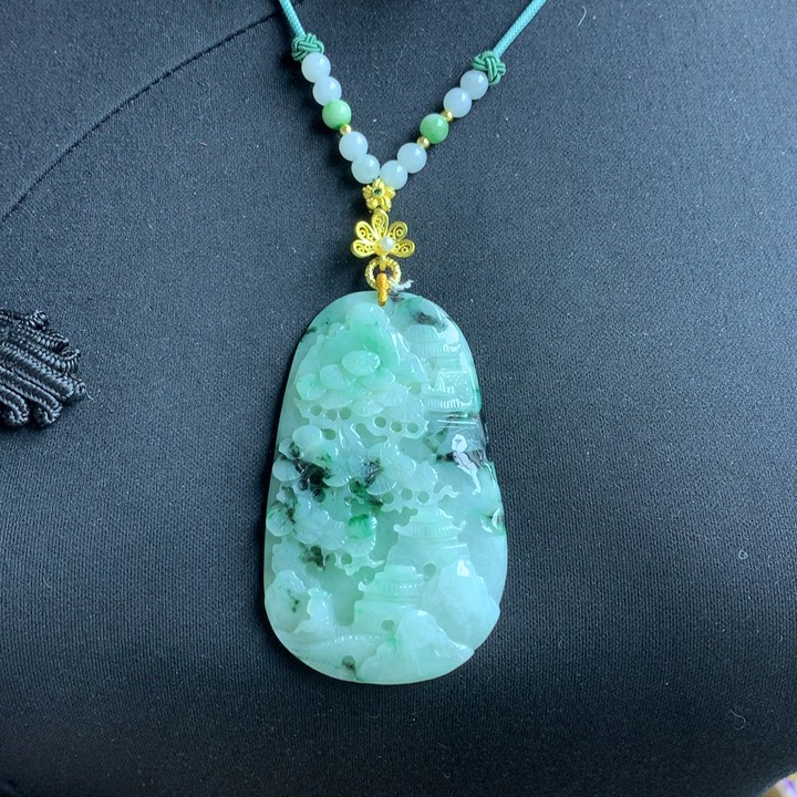 翡翠颈饰未镶嵌翡翠