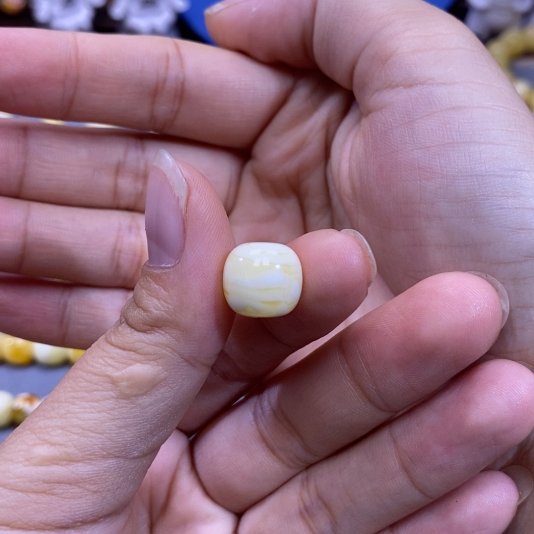 琥珀未镶嵌珠宝奇石守**她