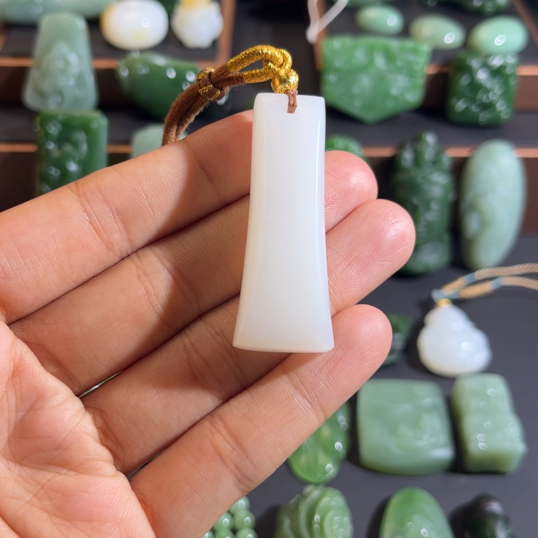 和田玉未镶嵌颈饰定制