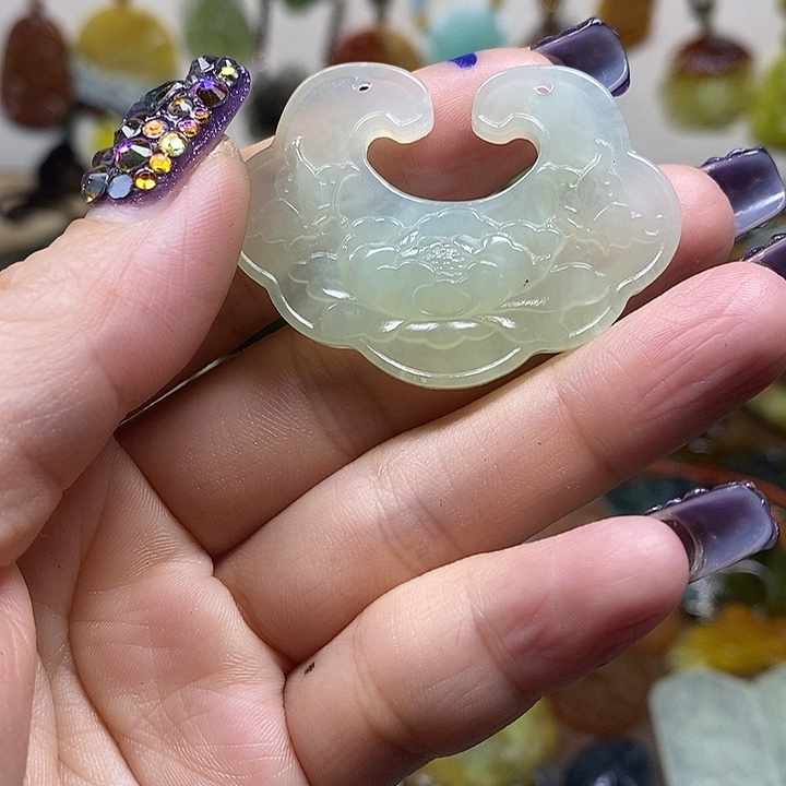 蛇纹石玉吊坠未镶嵌