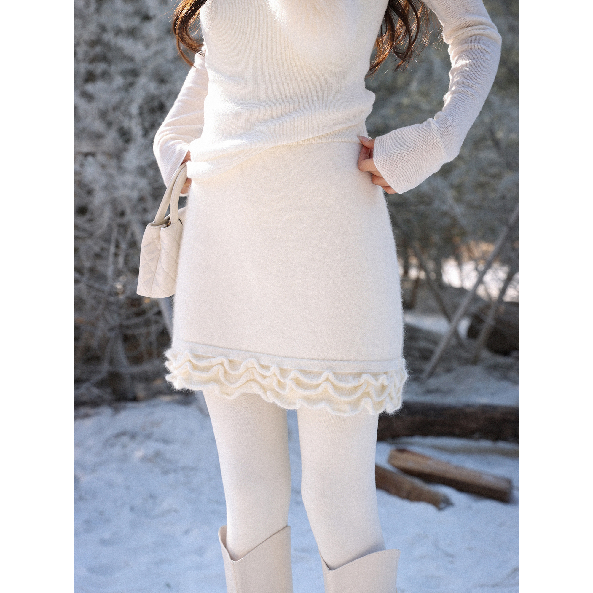 “菲林少女”浣熊绒绵羊毛混纺立体波浪蛋糕花边下摆针织短裙