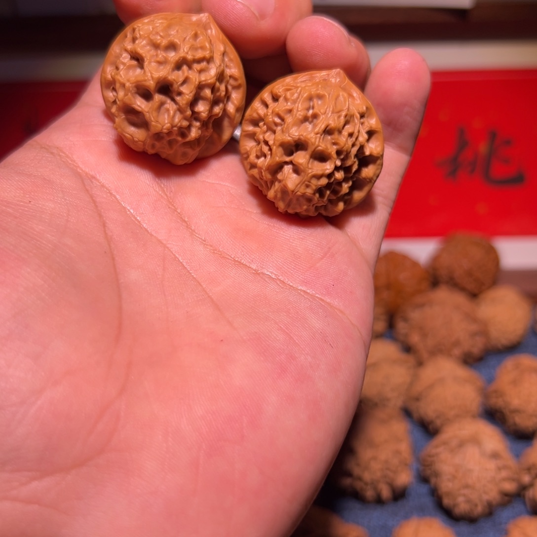 吊坠文玩核桃36精修打好底的麒麟纹元宝一对