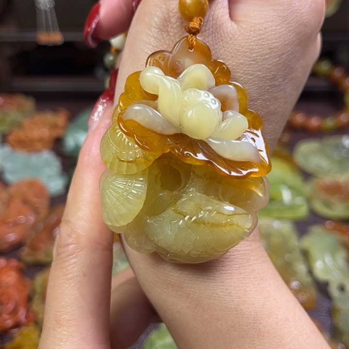 蛇纹石玉颈饰未镶嵌