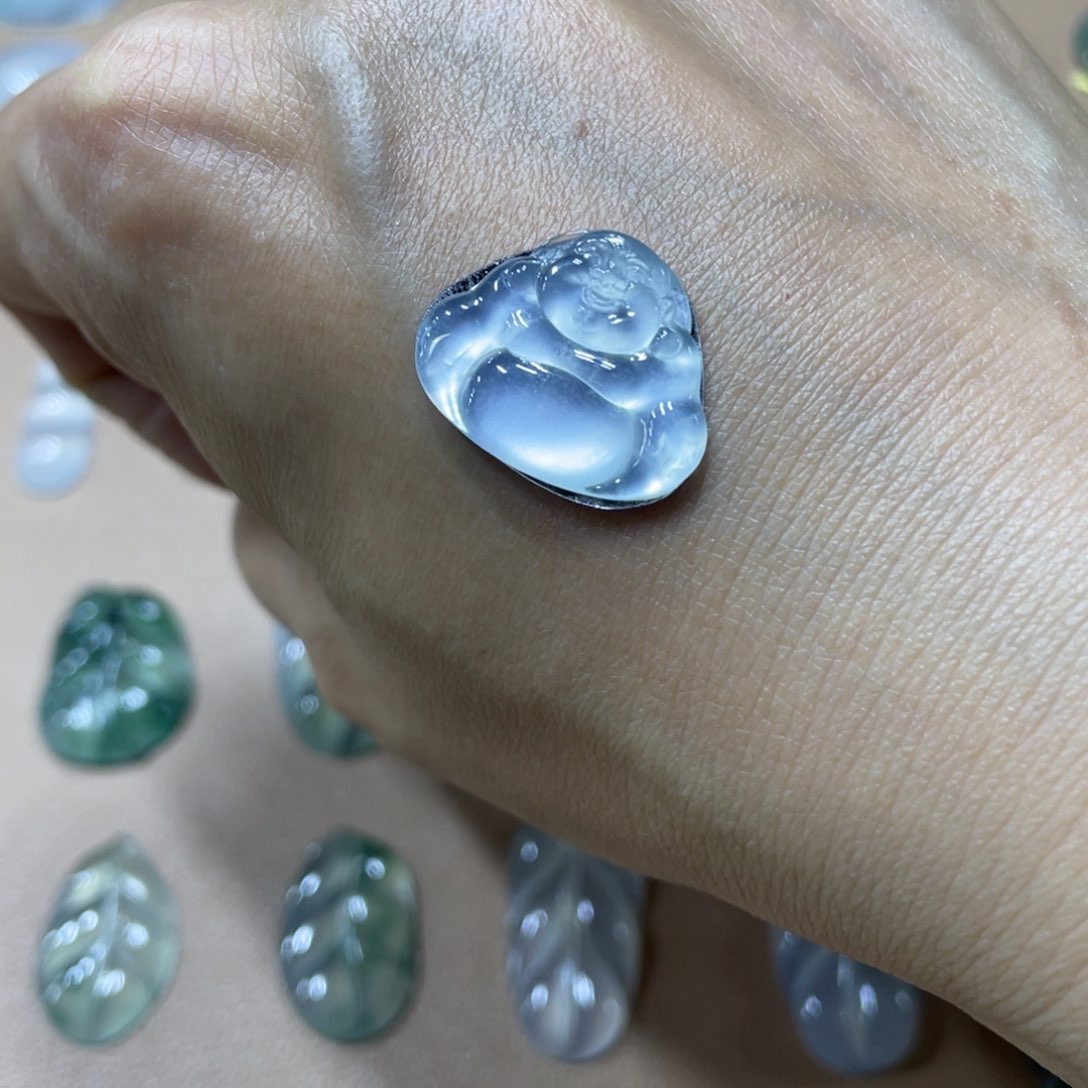 翡翠颈饰未镶嵌佛公