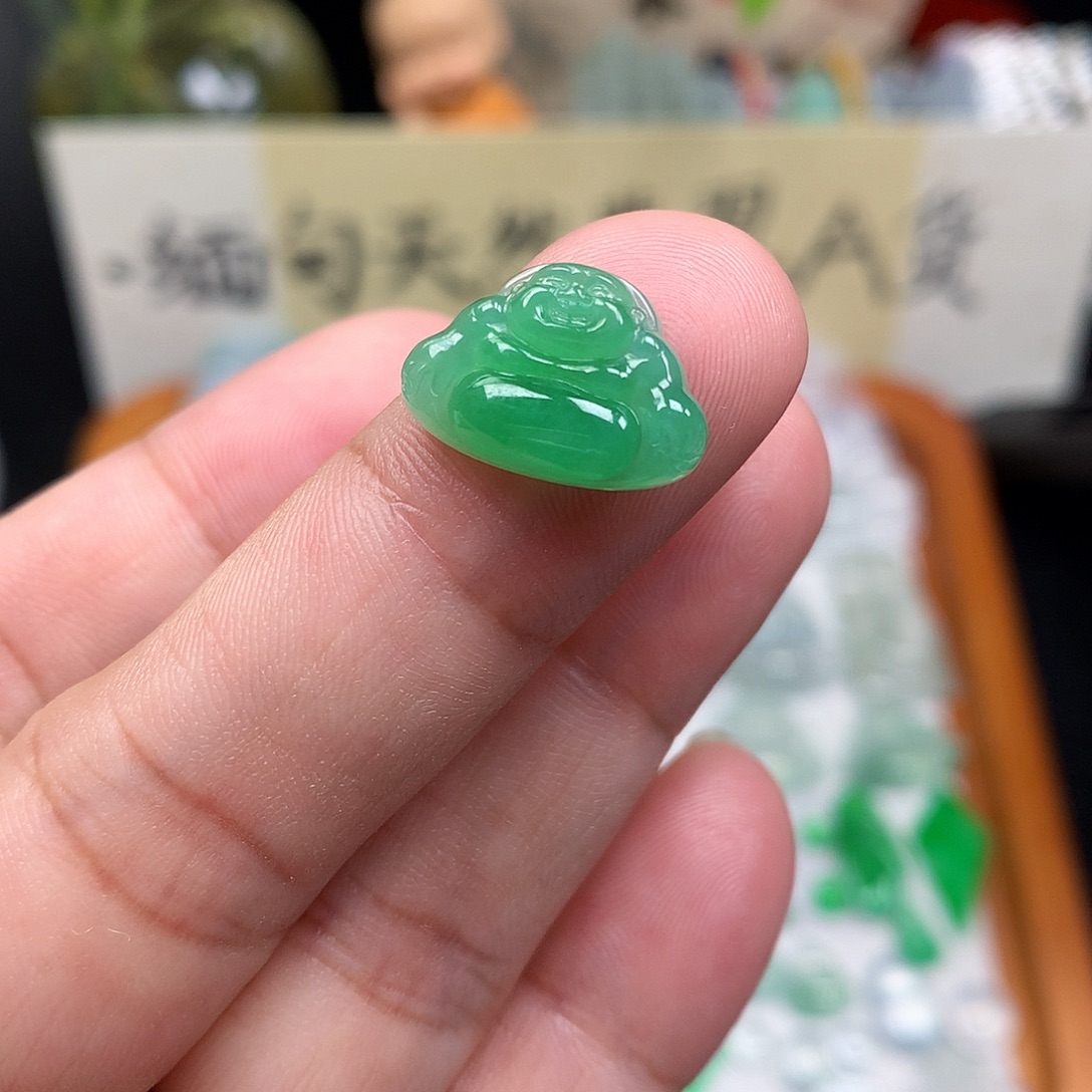 翡翠裸石缅甸天然A货翡翠阳绿佛公