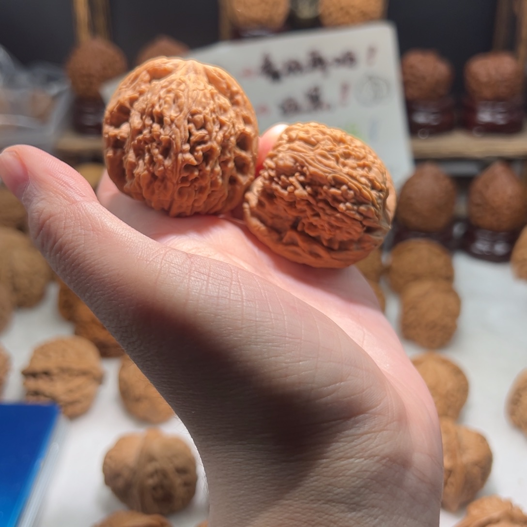 喷***花文玩核桃吊坠南疆石