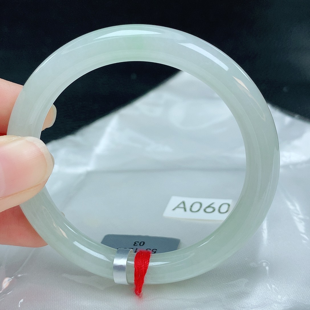 翡翠手镯未镶嵌缅甸天然A货翡翠手镯