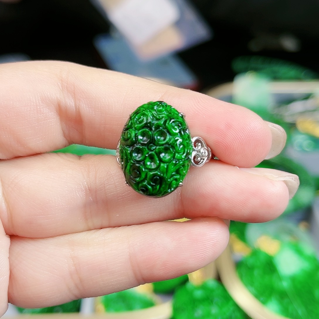 翡翠颈饰银S925镶嵌戒指