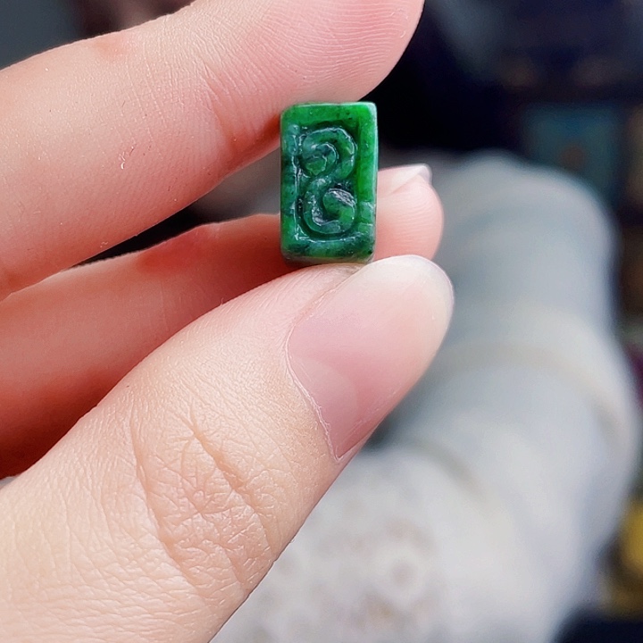 翡翠未镶嵌颈饰多样性