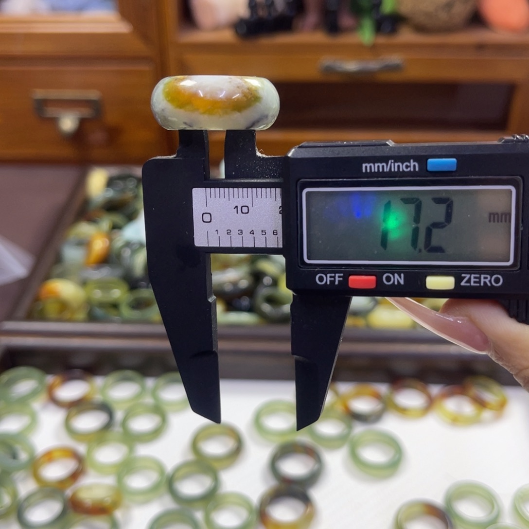 蛇纹石玉未镶嵌手镯146