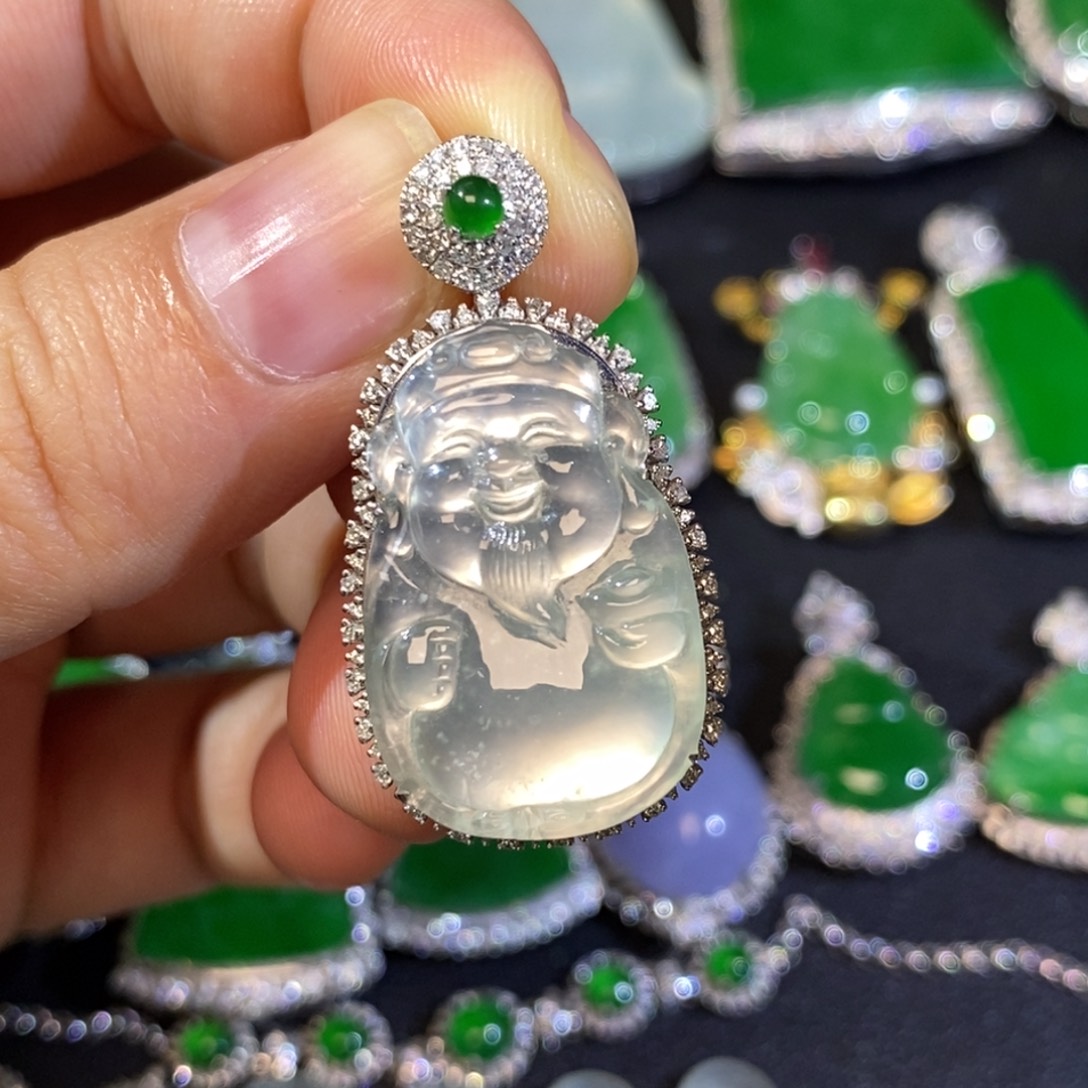 翡翠18K金镶嵌颈饰