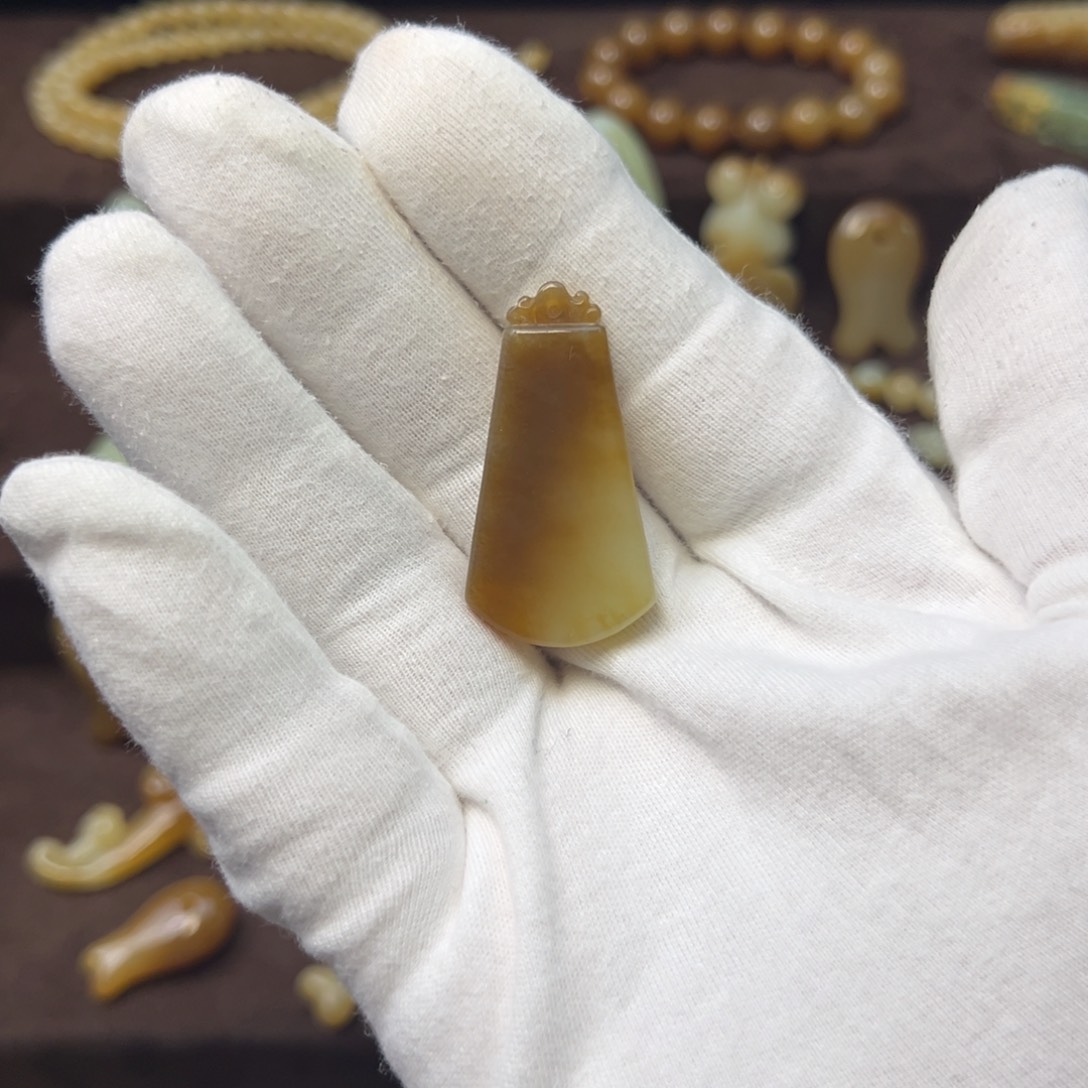 和田玉（糖玉）未镶嵌颈饰