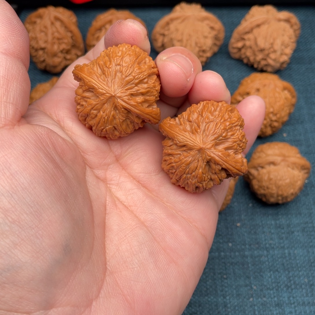 文玩核桃把件红皮山地磨37