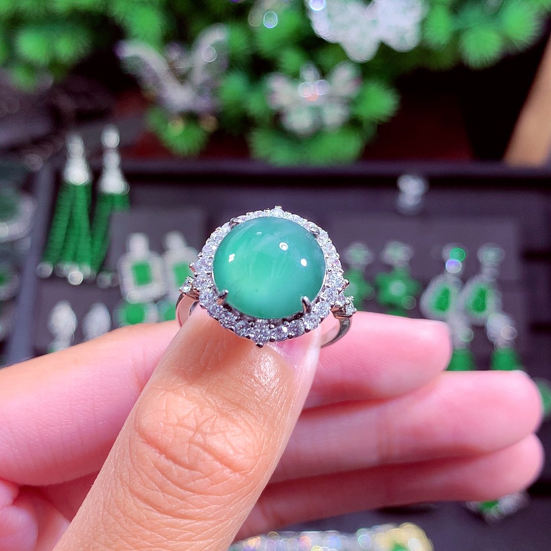 颈饰未镶嵌翡翠天然