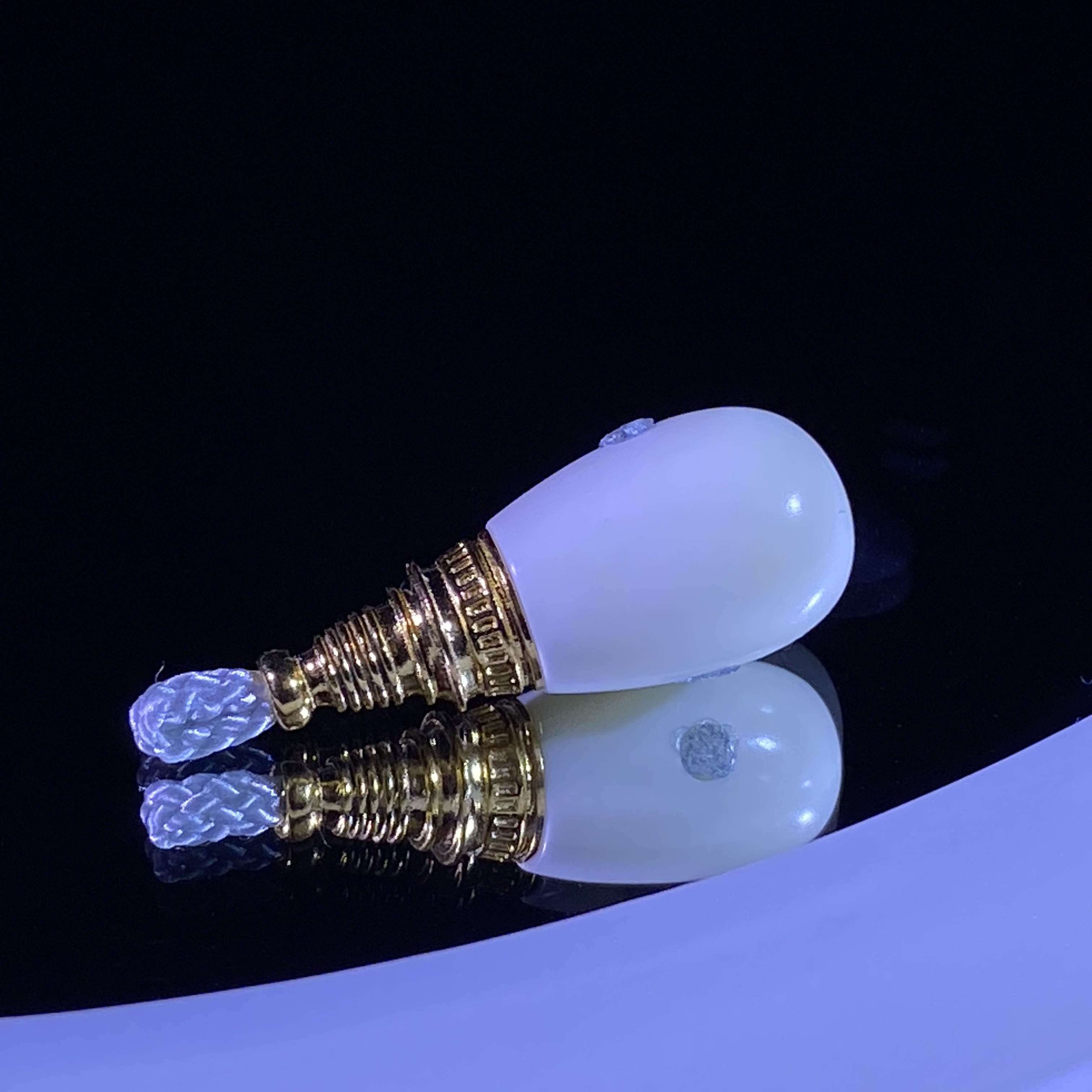 9.1mm全白18K金塔蜜蜡三通 全白蜡