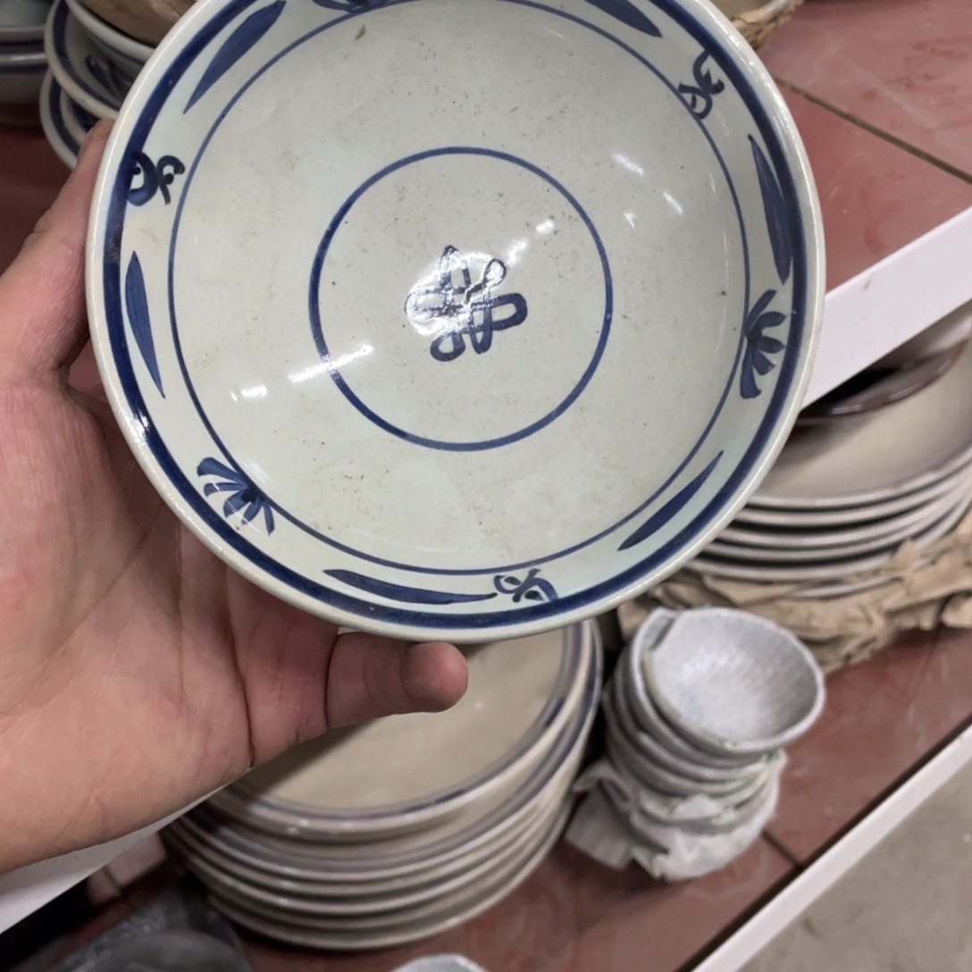 盘瓷器微瑕不退不换两只