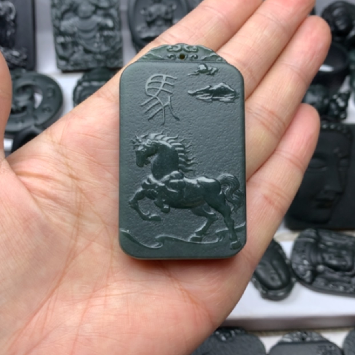 【闪购商品】和田玉颈饰未镶嵌双面雕刻