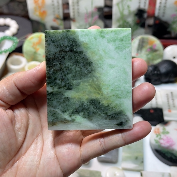 独山玉未镶嵌颈饰