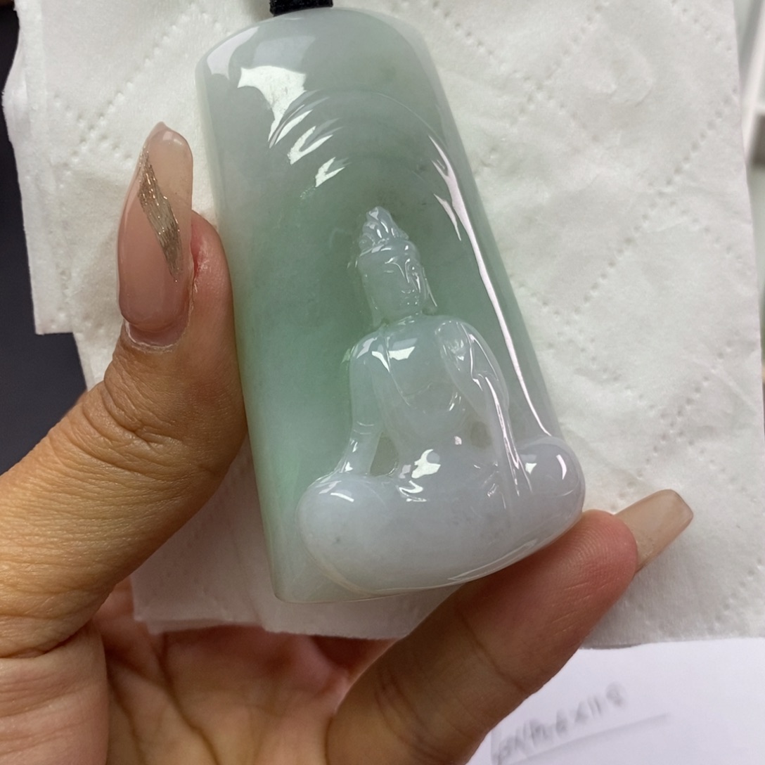 翡翠挂件未镶嵌翡翠